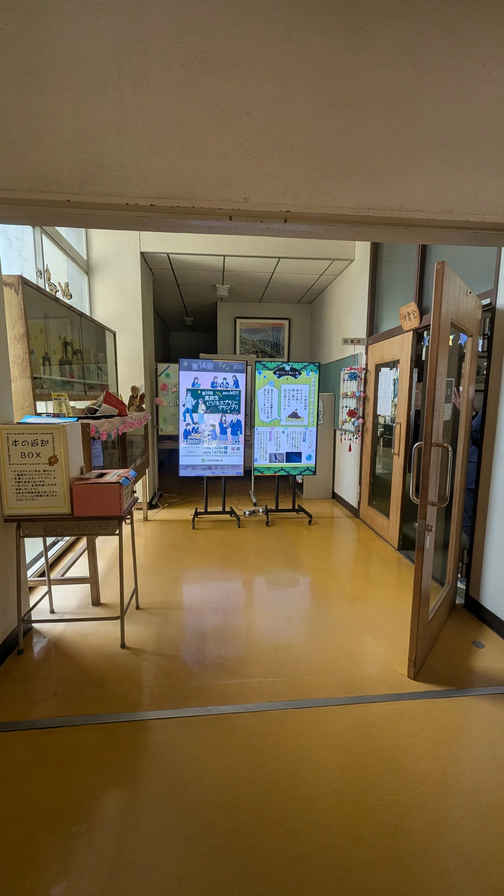 西南女学院_図書室前_2.jpg